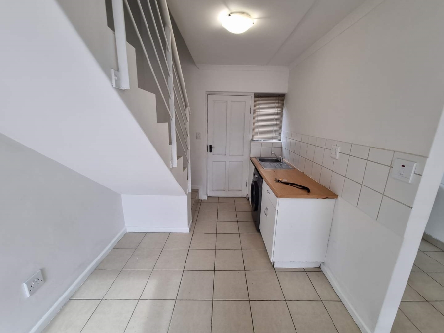 To Let 2 Bedroom Property for Rent in Maitland Western Cape